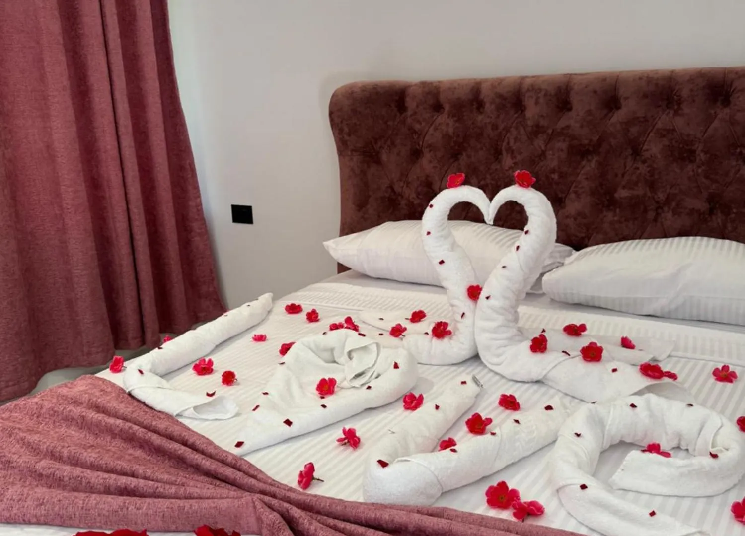 Thethi Paradise Hotel & Restaurant Farm stay