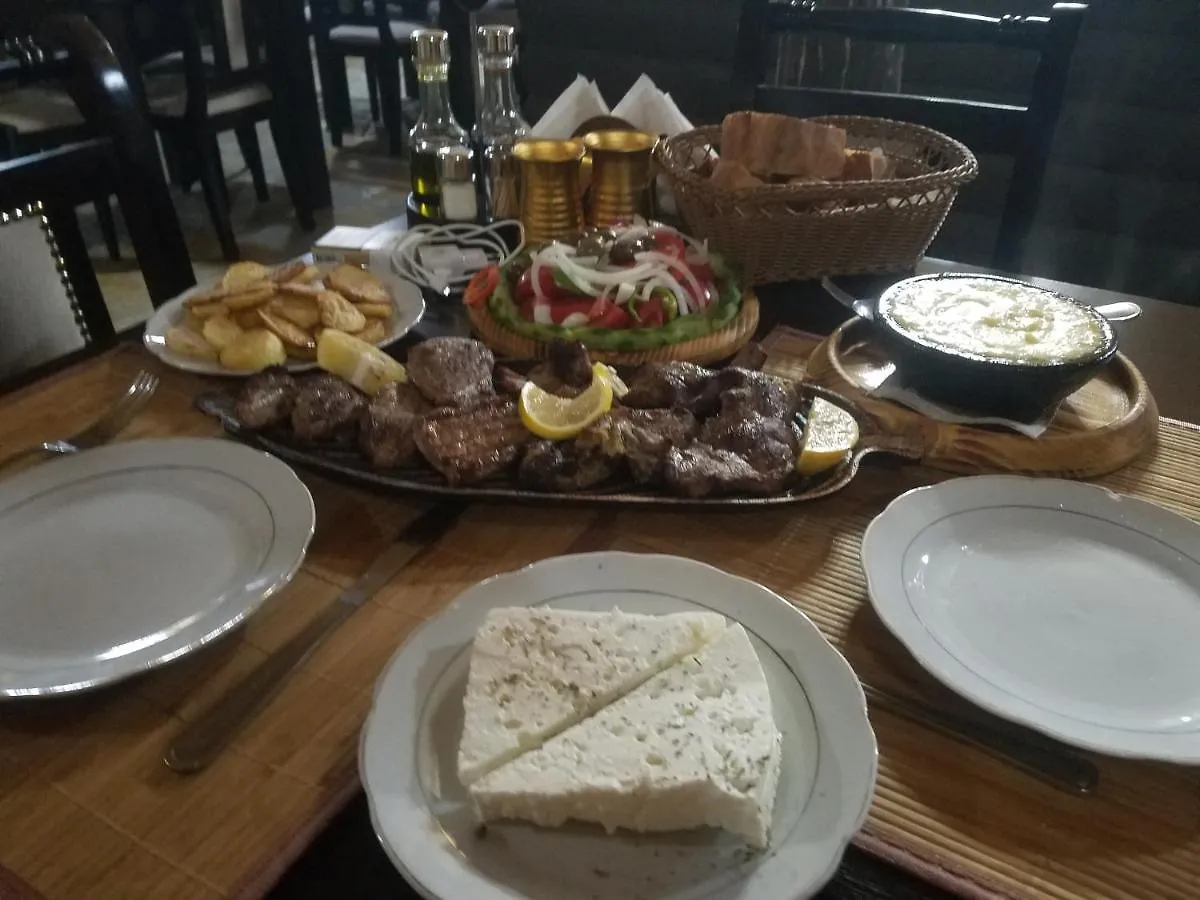 Thethi Paradise Hotel & Restaurant مزرعة للإقامة