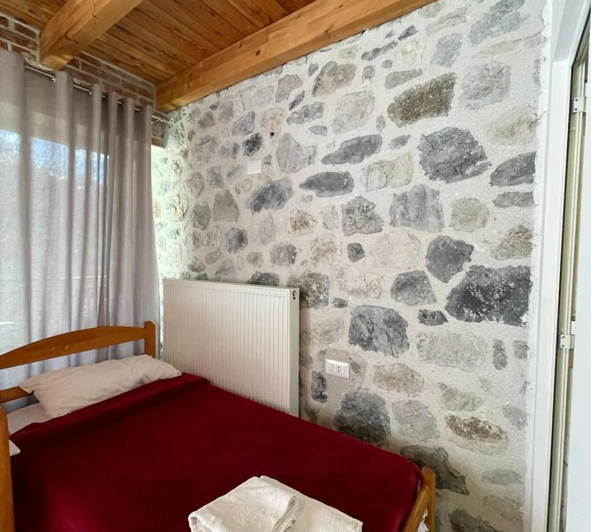 Thethi Paradise Hotel & Restaurant 0*, Theth Albania